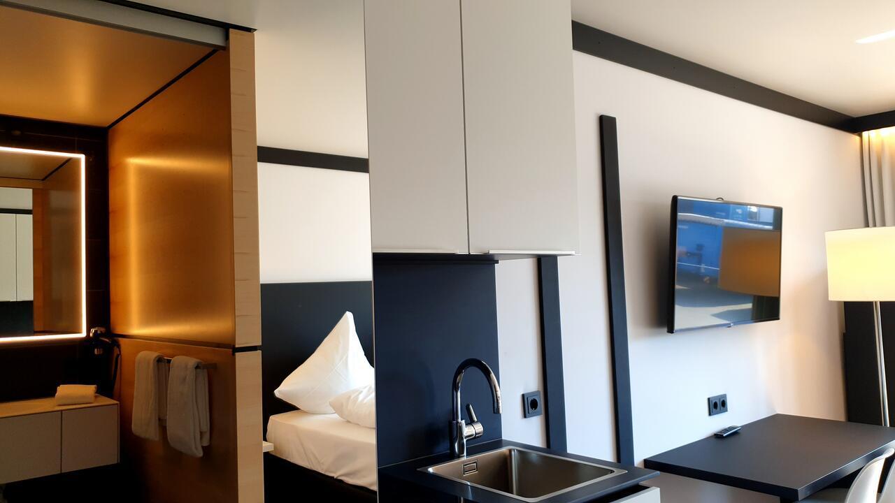 Hotel Ill By Wmm