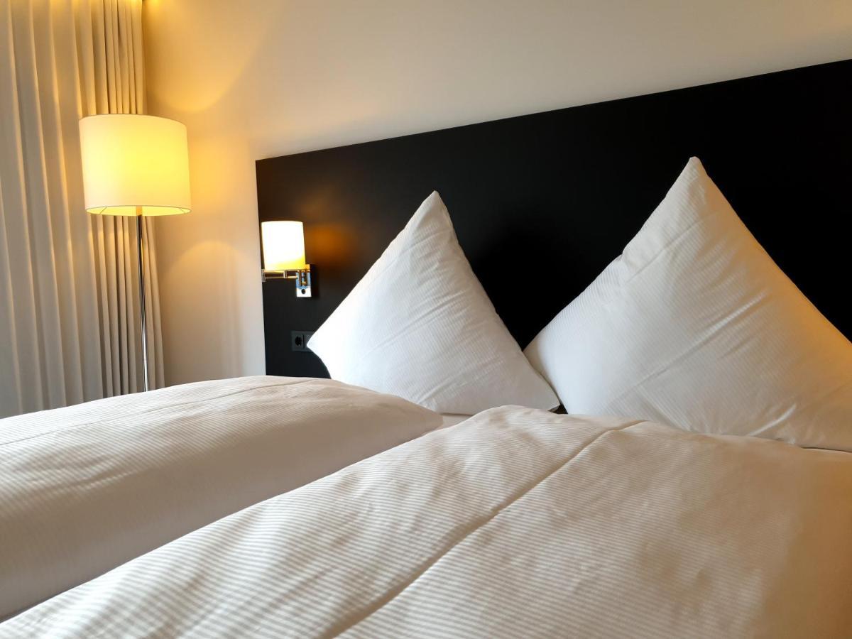 Hotel Ill By Wmm
