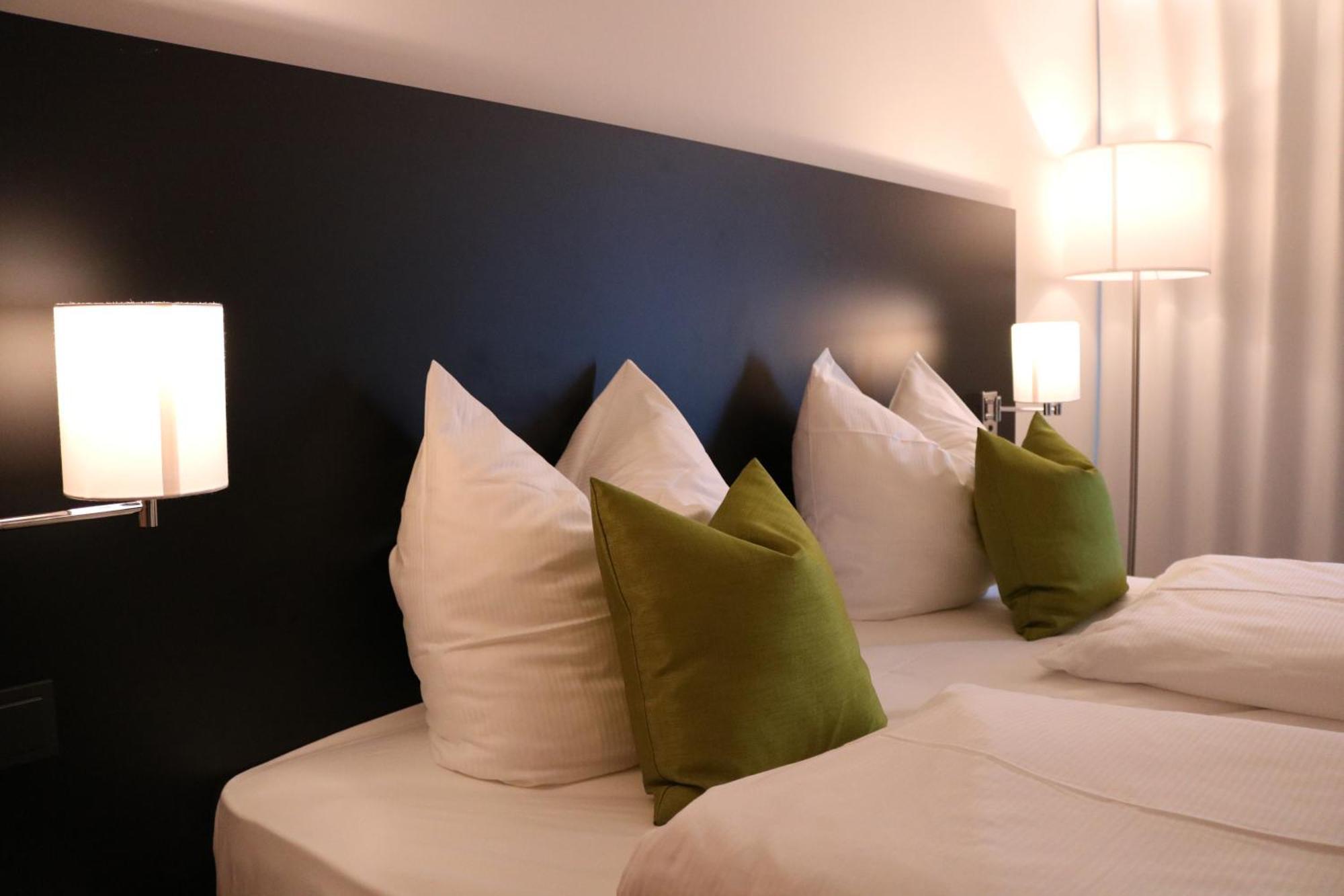 Hotel Ill By Wmm *