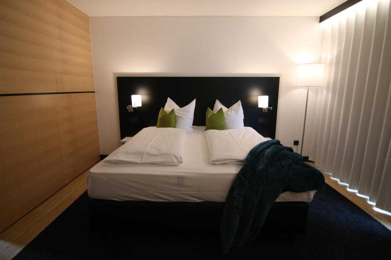 Hotel Ill By Wmm